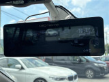 【デジタルインナーミラー(トヨタ)】車両後方カメラの映像をルームミラーに映すことが出来ます。 そのため、後席に人や荷物があって後方が見えづらい場合でもしっかり視界を確保することが出来ます。