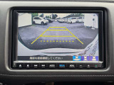 駐車時の安全確認をサポートするバックカメラも使用できます。インターナビで様々な情報を得ることもできます。