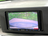 【バックカメラ】駐車時に後方がリアルタイム映像で確認できます。大型商業施設や立体駐車場での駐車時や、夜間のバック時に大活躍!運転スキルに関わらず、今や必須となった装備のひとつです!