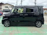 両側パワースライドドア付きで便利!小さなお子様も乗り降り楽々です♪スイッチは運転席にもありますよ!