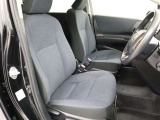 運転席の写真です!座り心地も良さそう、あなたのドライビングポジションをガッチリ支え、心地よい安心感で、ロングドライブもらくらく??