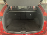ラゲッジルームの広さはもちろん、4:2:4分割可倒式シートバックにより、様々なシチュエーションに応じた使い方ができます。