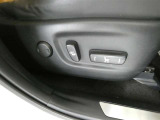 運転席電動シートは、シートポジションを細かく調整できるので長時間の運転もリラックスできますね。