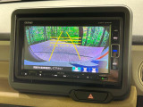 【バックカメラ】駐車時に後方がリアルタイム映像で確認できます。大型商業施設や立体駐車場での駐車時や、夜間のバック時に大活躍!運転スキルに関わらず、今や必須となった装備のひとつです!