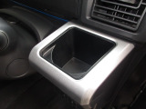 運転席と助手席にはドリンクホルダーがあります。取りやすい位置にありますからドライブも楽しくなりますね!