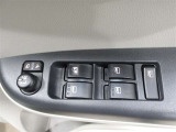 運転席から左右のドアミラーの開閉が可能です♪駐車場でのドアミラーの折り畳みが簡単です♪
