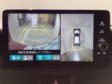 バックをするとき自動でリアの様子が映る『リアカメラ』付き! 画面で確認しながらバックが出来るので駐車の時も安心です。