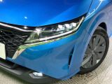【LEDヘッドライト】悪天候や夜間走行時も良好な視界を確保し安心して運転できる高輝度LEDヘッドライトを装備!点灯速度が早く、消費電力も抑えられています。