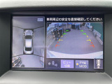 【アラウンドビューモニター】まるでクルマを真上から見下ろしたかのような視点で駐車をサポートします!クルマの斜め後ろや真横など、前後左右の4つのカメラの映像が合成されて、モニターに映し出されます。