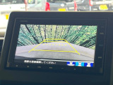 【バックカメラ】駐車時に後方がリアルタイム映像で確認できます。大型商業施設や立体駐車場での駐車時や、夜間のバック時に大活躍!運転スキルに関わらず、今や必須となった装備のひとつです!