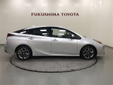 【まるごとクリーニング】シートを取り外し、車内を徹底洗浄。隅々まで丁寧に仕上げています。