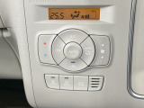 【オートエアコン】一度お好みの温度に設定すれば、車内の温度を検知し風量や温度を自動で調整。暑い&hellip;寒い&hellip;と何度もスイッチ操作をする必要はありません。快適な車内空間には必須の機能ですね♪