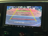 【バックカメラ】駐車時に後方がリアルタイム映像で確認できます。大型商業施設や立体駐車場での駐車時や、夜間のバック時に大活躍!運転スキルに関わらず、今や必須となった装備のひとつです!