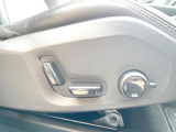 【運転席パワーシート】リクライニングからシートリフターまで、スイッチ一つで簡単にシートの微調整が可能!自分に最適なシートポジションにセットして、快適なドライブをお楽しみください。