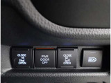 両側パワースライドドア付きだから、狭い駐車スペースなどでの 乗り降りラクラク!小さなお子さまのいるご家庭には嬉しい装備。