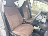 運転席まわりには十分なスペースがあり、大柄な方でもゆったり運転していただける環境です。