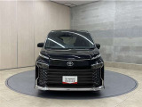 お車購入のポイントとなるフロントマスクです。上質で迫力あるデザインですね☆☆