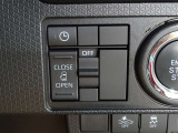 【ウェルカムオープン機能】降車時にインパネのスイッチで予約しておけば、乗車時にスマートキーを持ってクルマに近づくだけで、パワースライドドアが自動で解錠しオープンします!
