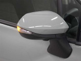 サイドターンランプ付きドアミラー。車両のドレスアップと右左折時の被視認性を兼ね備えたお洒落なミラーです。