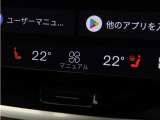 フロントシートには、シートヒーター&シートエアコンに加え、ステアリングホイール・ヒーターも装備。厳寒の地、北欧スウェーデン発祥のブランドならではのアイテムです。シートヒーターは後席にも装備しています