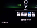 【PKSB】静止物に加え、後退時に左右後方から接近してくる車両をレーダー検知するとブザーでドライバーに注意喚起します。衝突の可能性がある場合は、被害軽減ブレーキ制御で接近車両との衝突被害軽減を支援。