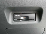 純正ETC2.0付 料金所もスムーズに通れ、割引料金の適用もあります。ビルトインできれいに収まっており、見た目もスマートです。