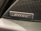 【BOSEサウンドシステム】メーカーオプションの高品位サウンドシステムを搭載。専用のチューニングが施された大小様々なスピーカーから良質なサウンドが奏でられ、臨場感あふれる音響空間を演出します。