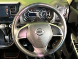 【純正革巻きステアリング】上質な革を使用することで、手にしっかり馴染みとても運転しやすいハンドルです♪