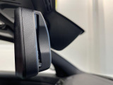 【ルームミラー一体型ETC】BMWといえばルームミラー一体型のETC。ドライバーから差し込めるかたちになっておりますので、差し忘れの際も慌てずにご利用いただけます。