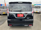 スタイリッシュなバックビュー。毎日の通勤に、買い物に大活躍!車の詳細はスタッフへおたずねください!