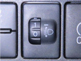 ヘッドランプの光軸調整ダイヤルを装備しております。