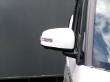 ウインカー付きドアミラーです。周りに「ウインカー&ハザード」を気づいてもらえるお洒落&安全確保のアイテムです。
