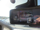 車を上から見下ろしているかのような映像で周囲の状況を確認できるアラウンドビューモニター。狭い駐車場や駐車が苦手な方でも安心。