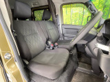 運転席まわりには十分なスペースがあり、大柄な方でもゆったり運転していただける環境です。