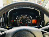 【メーターパネル】見た目もきれいで視認性もよく、安心して運転に集中できます。シンプルであるということが実は安全でもあるんです。