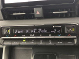 デュアルエアコンとは、運転席と助手席で、個別に温度設定ができる機能です。気温の感じ方は、人それぞれ違うもの。乗る人に優しい機能ですね。