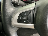ステアリングにオーディオ操作スイッチが付いています。オーディオ画面に直接タッチしなくても操作が出来ますので、運転に集中できます。
