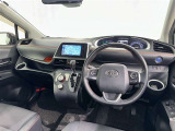 運転席まわりです。 各操作スイッチは使いやすい位置に配置されてます。