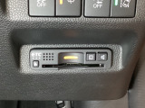 ハンドルの右下にETCがついています。高速道路の料金所の通過も楽々です!。カードの取り出しもしやすい場所についています。