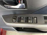 パワーウィンドウスイッチで運転席から全席の窓の開閉ができます♪