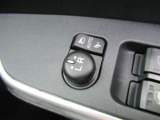 駐車時や狭い道でのすれ違い時に気を使うミラー。電動格納式ドアミラーはそんな時に便利です。