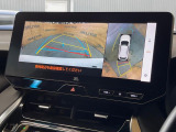 【パノラミックビューモニター】専用のカメラにより、上から見下ろしたような視点で360度クルマの周囲を確認することができます☆死角部分も確認しやすく、狭い場所での切り返しや駐車もスムーズに行えます。