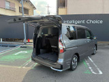 大きなバックドアですね♪ 荷物もたくさん積めますよ♪狭いスペースでは便利なガラス部だけの開閉も可能です