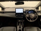 シンプルながら機能性あふれる運転席廻りです。視界性もよく、運転しやすいですよ。