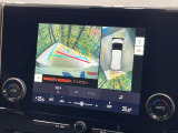 【パノラミックビューモニター】専用のカメラにより、上から見下ろしたような視点で360度クルマの周囲を確認することができます☆死角部分も確認しやすく、狭い場所での切り返しや駐車もスムーズに行えます。
