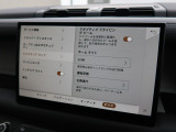 【アダプティブドライビングビーム】微細な縦のストライプに分割し、対向車の周囲だけをハイビームで照らして視認性を向上。 対向車を直接照射しないため、眩しさを与えることがなく安全性に配慮しています。
