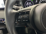 ステアリングにオーディオ操作スイッチが付いています。オーディオ画面に直接タッチしなくても操作が出来ますので、運転に集中できます。