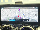 ●純正ナビ:一体感のあるナビは、高級感ある車内を演出してくれます。オーディオ機能も充実しておりますので、運転もより楽しめます♪