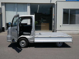 すべての車に外装のコーティングと各種ルームクリーニングを施工いたします!外装も内装も愛車はいつもピカピカキレイが気持ちいいですね♪