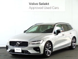 2023年9月登録のボルボV60アルティメットB4が、下取り入庫しました。ボディーカラーはシルバードーンMで、シートカラーはチャコールです。走行距離も  16,000Kmで、非常に綺麗な車です。